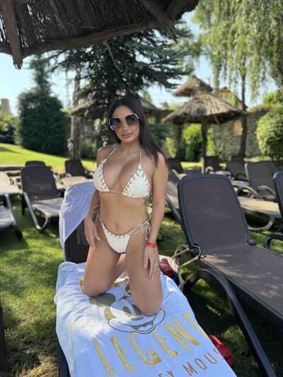 VictoriaJunes 32