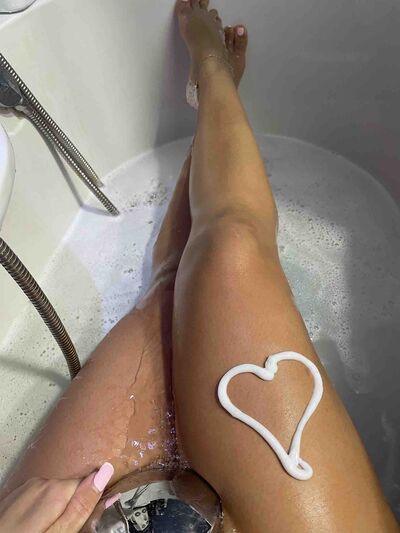 VictoriaJunes 40